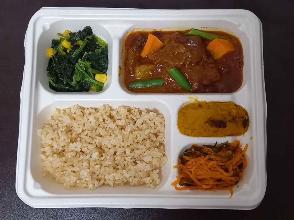 メディグル 牛すじ欧風カレー弁当